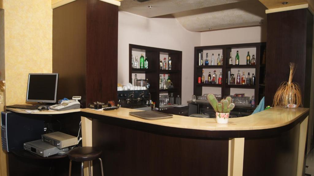 Bristol Hotel Tiranë Ngoại thất bức ảnh