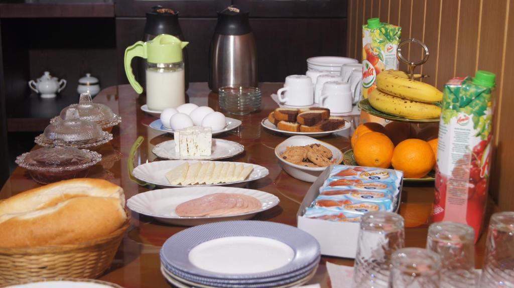 Bristol Hotel Tiranë Ngoại thất bức ảnh