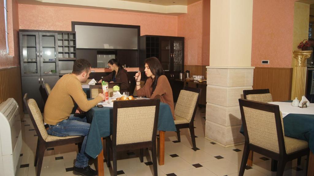 Bristol Hotel Tiranë Ngoại thất bức ảnh